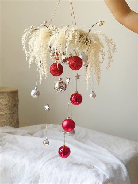 vòng hoa Noel cỏ lau trái châu -M