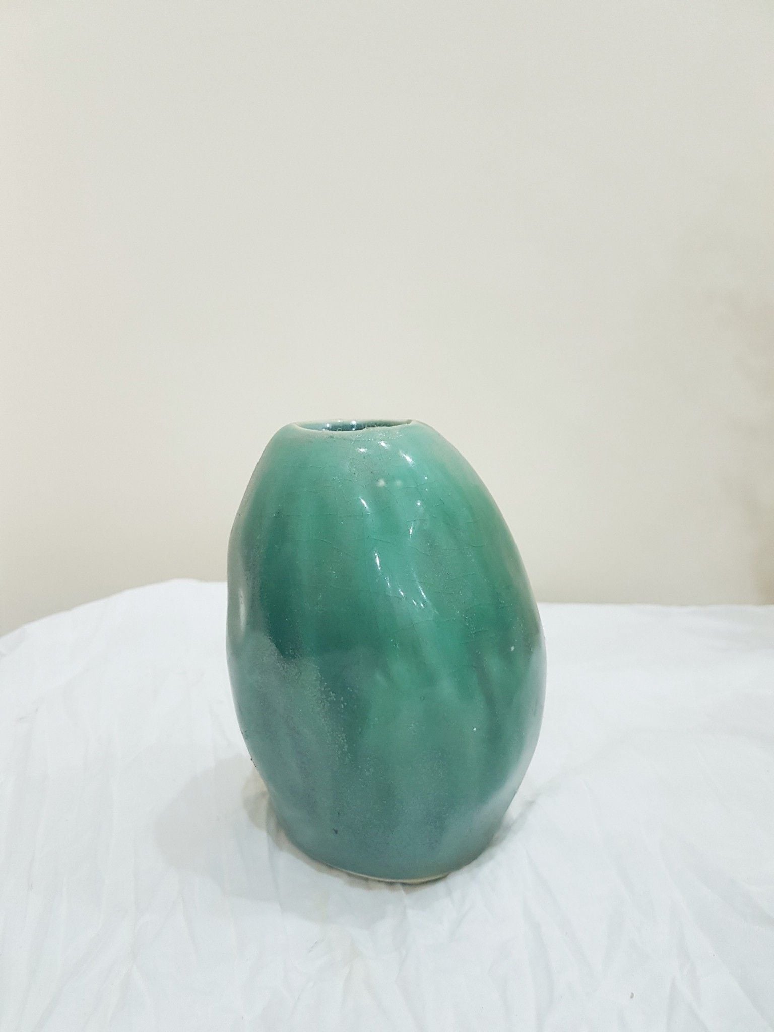 Bình hoa xanh lá đậm