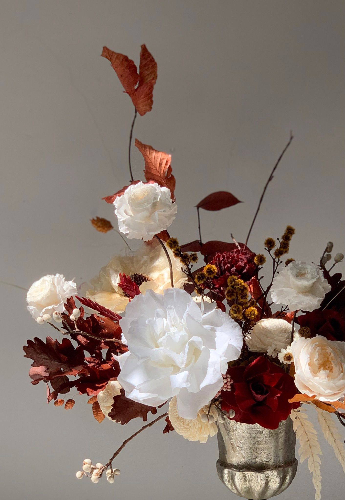 Bình hoa Châu âu tone trắng-đỏ-cam