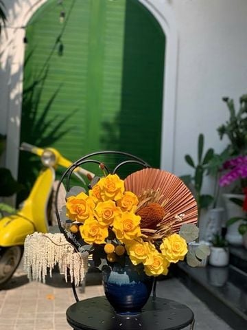 Bình hoa hồng vàng bất tử M130668M