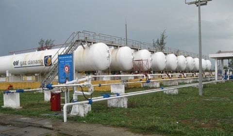 Guided radar level measurement