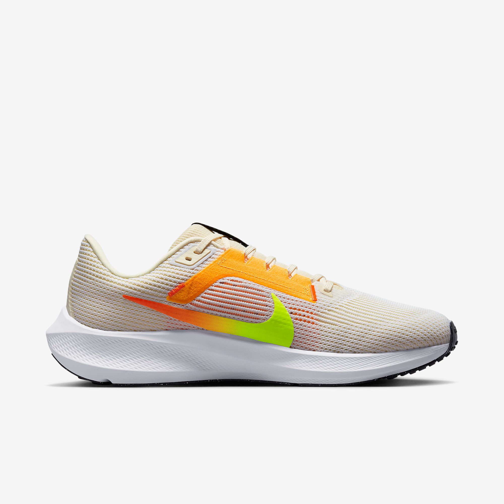  Nike Pegasus 40 - Coconut Milk / Volt 