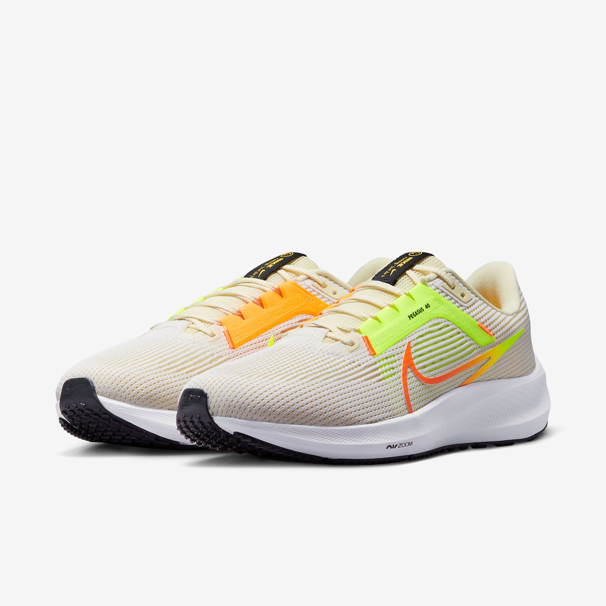  Nike Pegasus 40 - Coconut Milk / Volt 