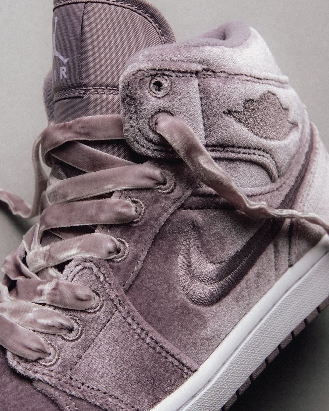  Air Jordan 1 Mid SE - Purple Velvet 