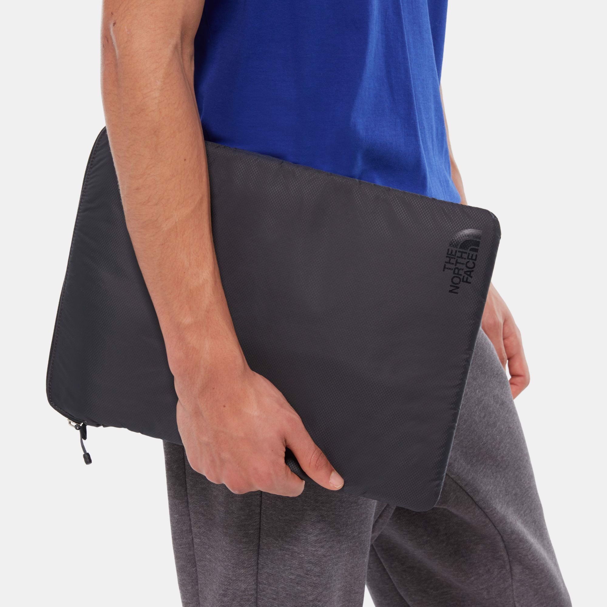 Flyweight laptop outlet sleeve