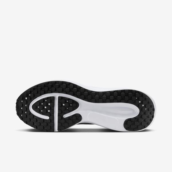  Nike Revolution 8 - Black / White 