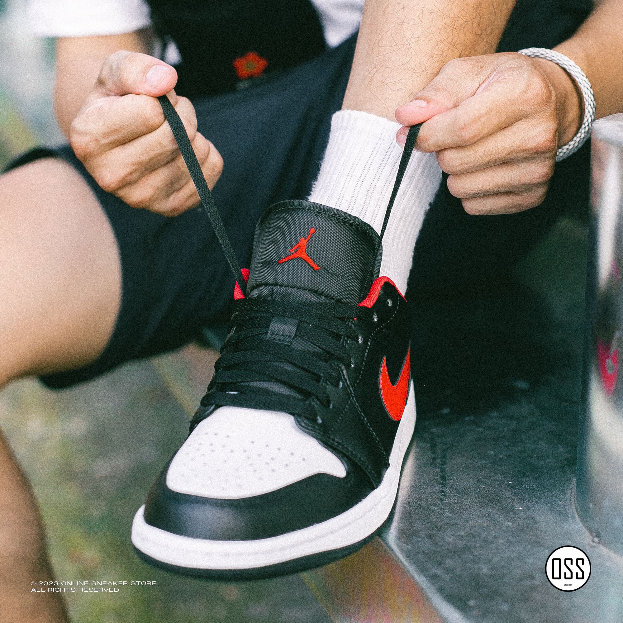  Air Jordan 1 Low - Black / White / Fire Red 