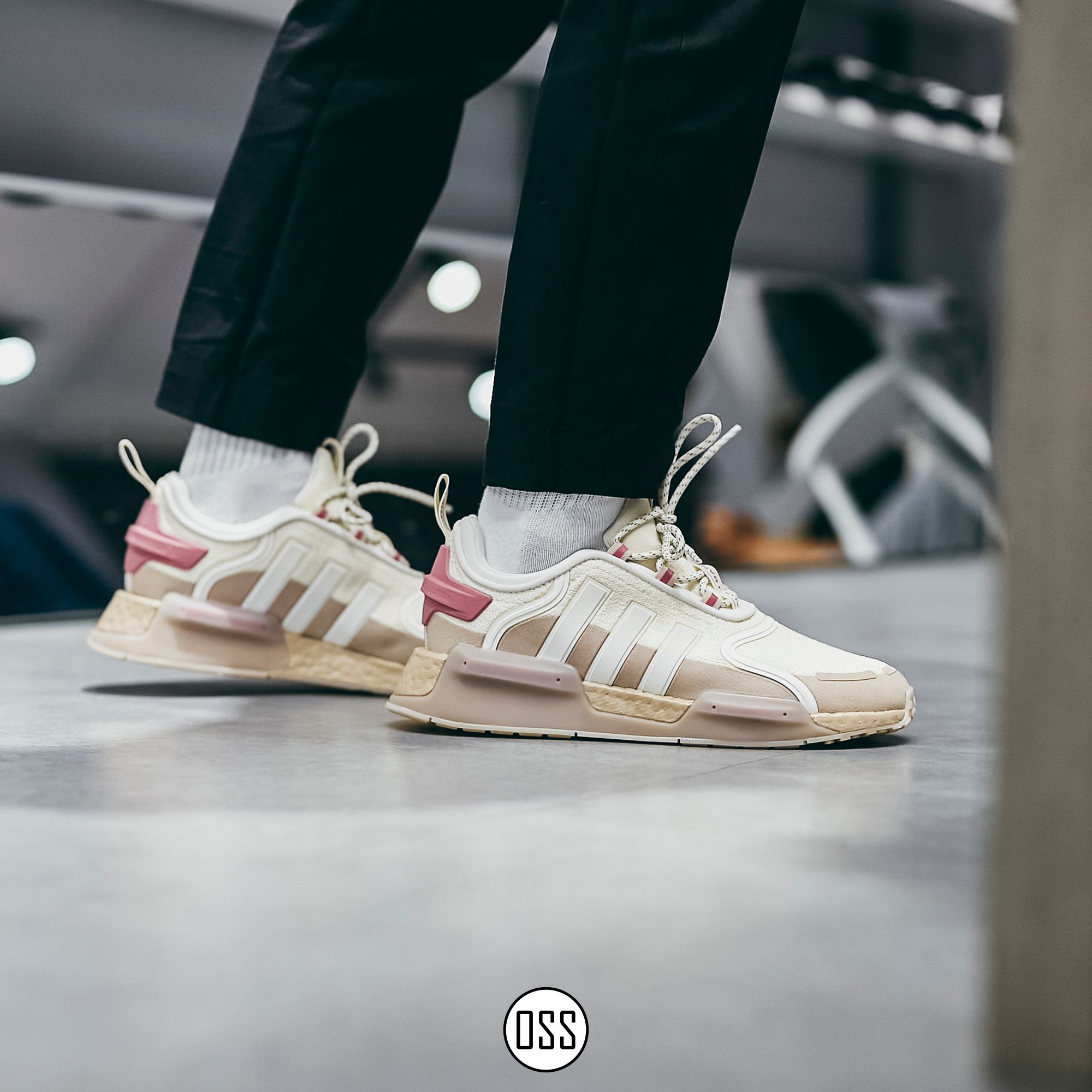  adidas NMD V3 - Off White / Wonder Taupe 