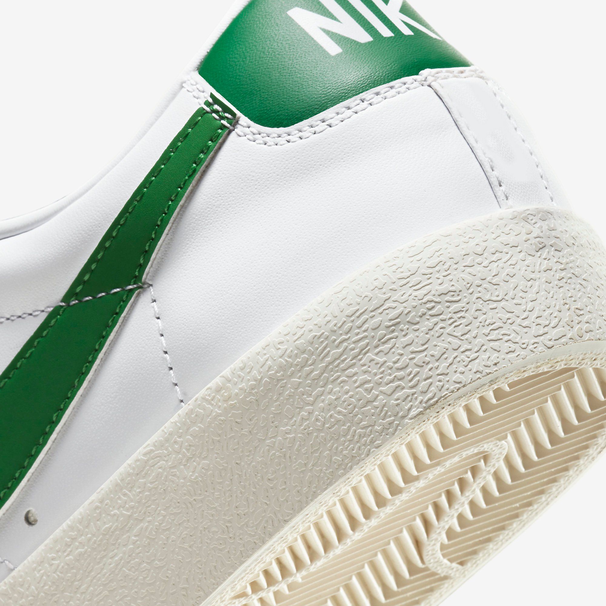  Nike Blazer Low '77 Vintage - White / Pine Green 