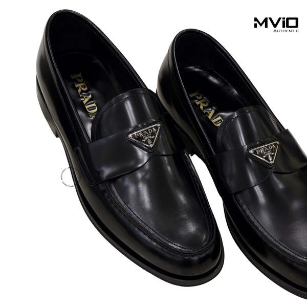 Loafer Prada Đen Bóng Tag Kim Loại 2025 2DB205 055 F0002 