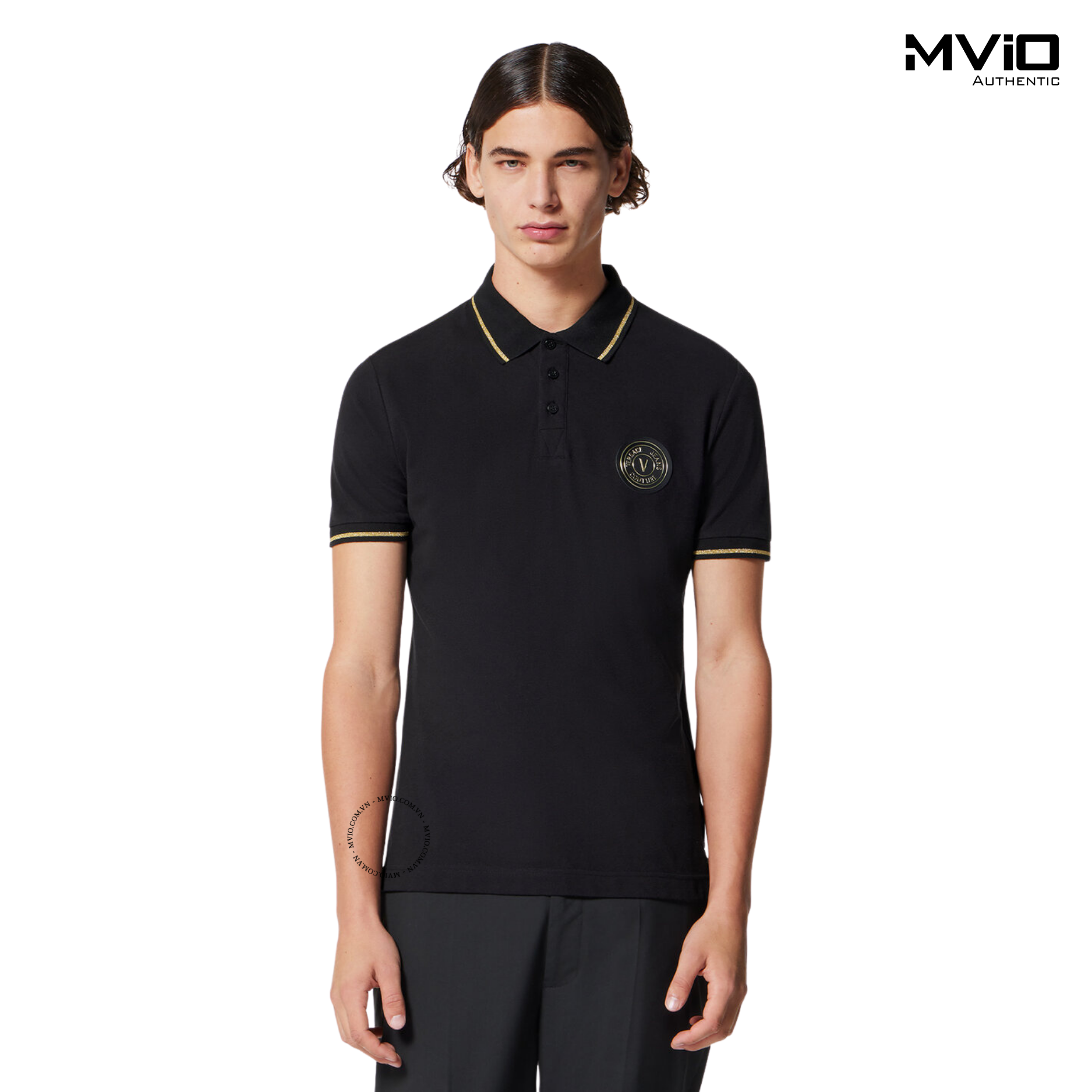  Polo Versace Đen Cổ Viền Vàng Logo Tròn Nhỏ 74GAGT08 