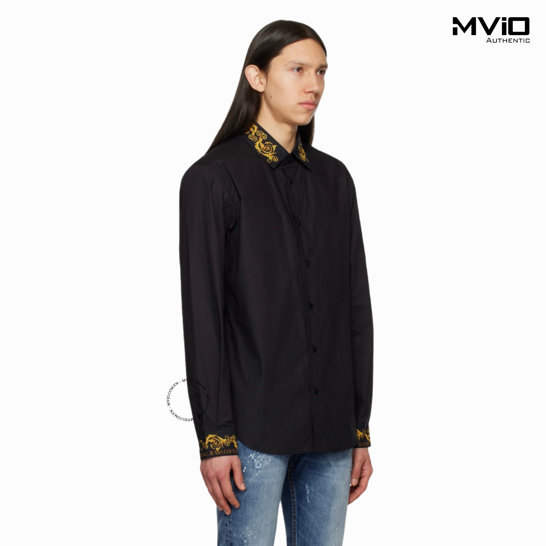  Sơ Mi Versace Đen Dài Tay Cổ Viền Hoạ Tiết Vàng 74GAL2S1 