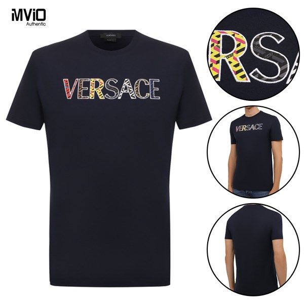  Phông Versace Navy Chữ Màu 10024631A01811 