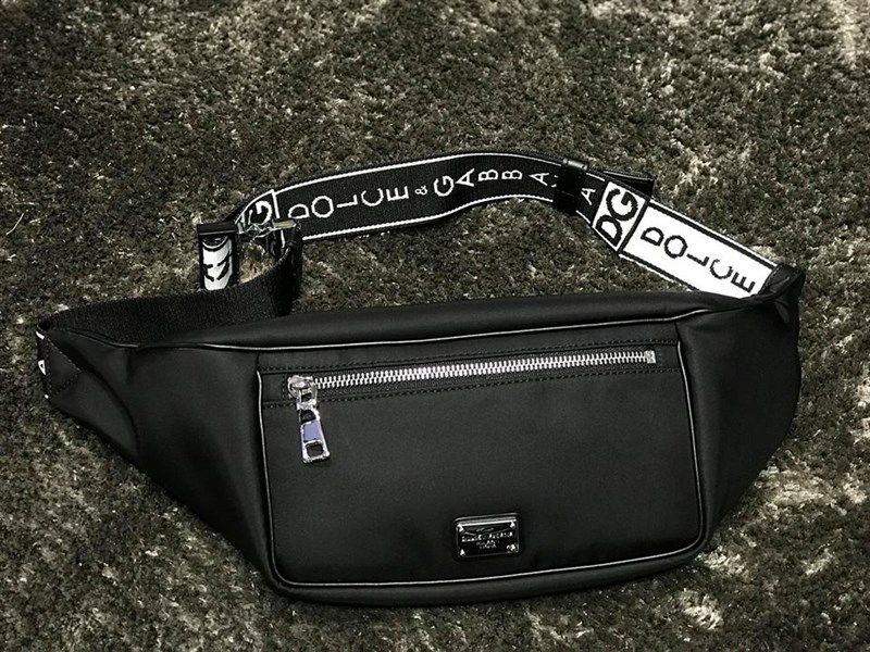  Túi Đeo Chéo Bao Tử Dolce Đen 