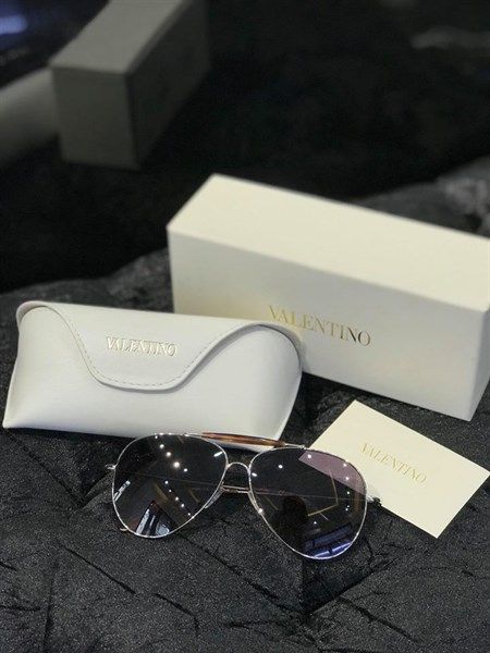  Kính Valentino 
