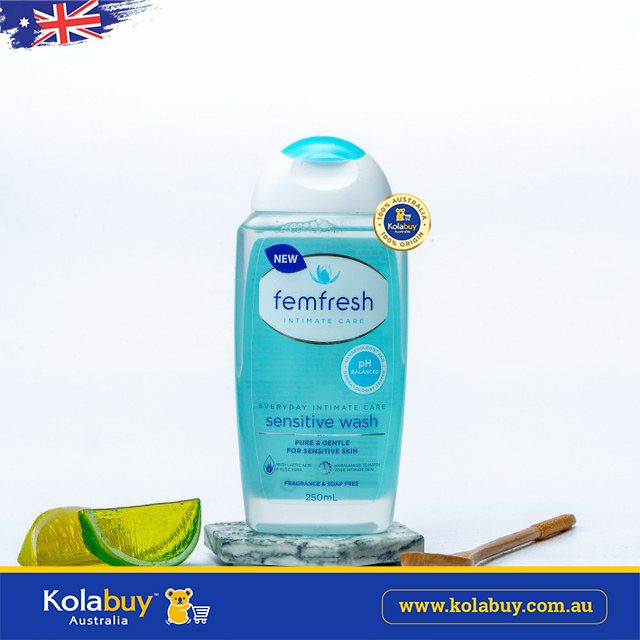 Dung dịch vệ sinh phụ nữ cho da nhạy cảm Femfresh Sensitive Wash 250ml