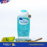Dung dịch vệ sinh phụ nữ cho da nhạy cảm Femfresh Sensitive Wash 250ml