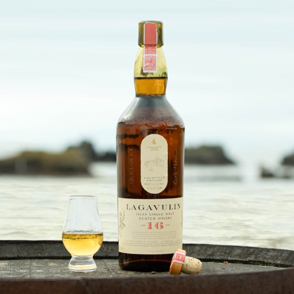 Rượu Whiskey Islay Single Malt Lagavulin 16 Years Old