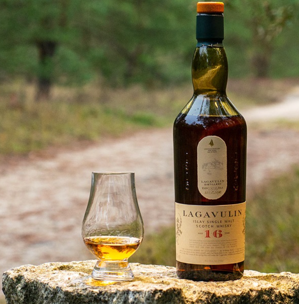 Rượu Whiskey Islay Single Malt Lagavulin 16 Years Old