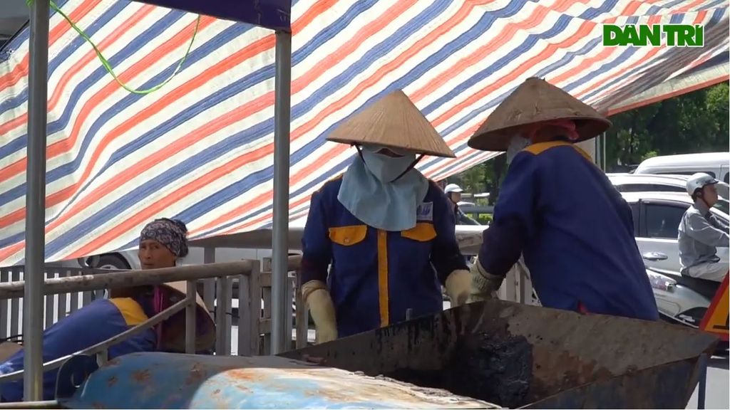  [BÁO DANTRI.NET] Nữ công nhân môi trường 