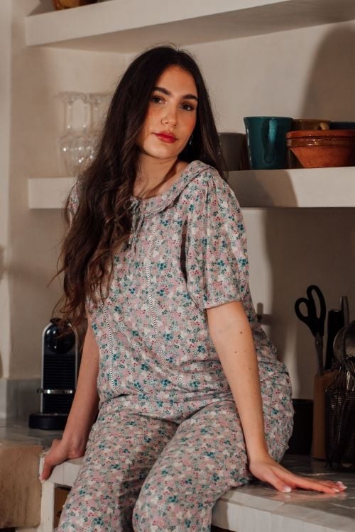  BKD030S51-BỘ TOLE DÀI VỚI THIẾT KẾ CỔ LÁ SEN ĐIỂM NHẤN REN NỔI BẬT TẠO SỰ DUYÊN DÁNG VÀ THOẢI MÁI KHI MẶC. 