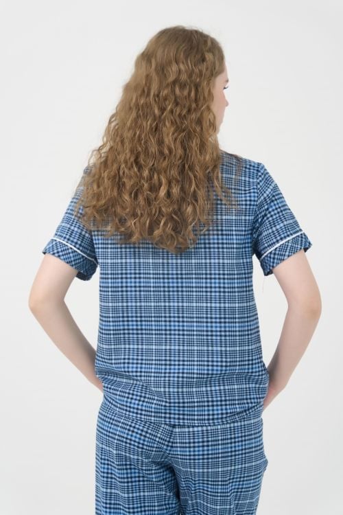  BKD138W01-BỘ KATE DÀI CỔ PIJAMA VỚI HỌA TIẾT CARO XANH MANG LẠI CẢM GIÁC TRẺ TRUNG VÀ NĂNG ĐỘNG 