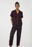  BKD138W02-BỘ KATE DÀI CỔ PIJAMA VỚI HỌA TIẾT CHERRY ĐỎ MANG LẠI CẢM GIÁC TRẺ TRUNG VÀ NĂNG ĐỘNG 