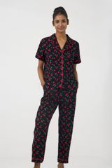 BKD138W02-BỘ KATE DÀI CỔ PIJAMA VỚI HỌA TIẾT CHERRY ĐỎ MANG LẠI CẢM GIÁC TRẺ TRUNG VÀ NĂNG ĐỘNG