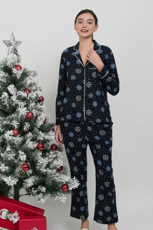  BKD170W41-BỘ PIJAMA DÀI TAY, CHẤT LIỆU KATE HỌA TIẾT ĐẶC TRƯNG NOEL 