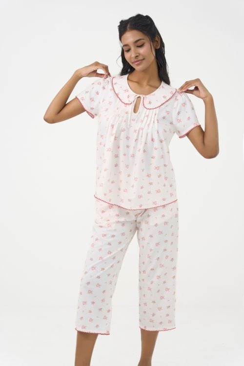  BKL020S51-BỘ  LỬNG KATE VỚI THIẾT KẾ CỔ LÁ SEN ĐIỂM NHẤN RODE NỔI BẬT TẠO SỰ THOẢI MÁI VÀ XINH XẮN KHI MẶC 