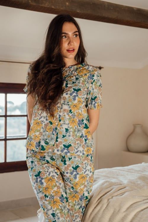  BKL030S51-BỘ LỬNG KATE  VỚI THIẾT KẾ CỔ TRÒN ĐIỂM NHẤN BÈO CỔ  MANG ĐẾN  SỰ TRẺ TRUNG VÀ DUYÊN DÁNG TẠO CẢM GIÁC THOẢI MÁI KHI MẶC. 