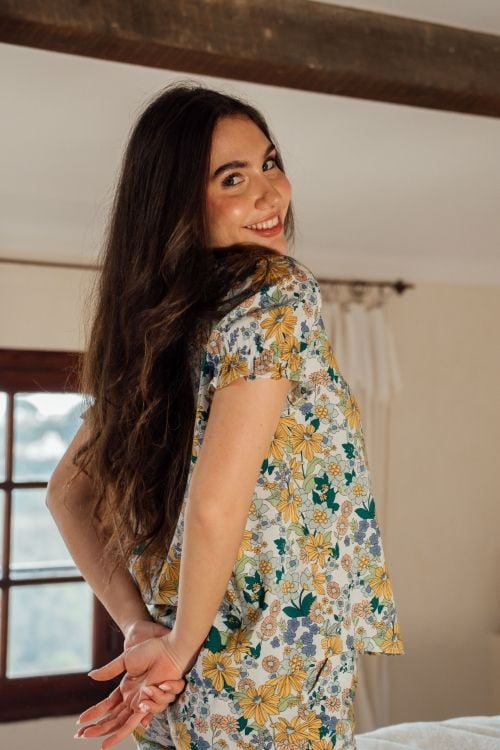  BKL030S51-BỘ LỬNG KATE  VỚI THIẾT KẾ CỔ TRÒN ĐIỂM NHẤN BÈO CỔ  MANG ĐẾN  SỰ TRẺ TRUNG VÀ DUYÊN DÁNG TẠO CẢM GIÁC THOẢI MÁI KHI MẶC. 