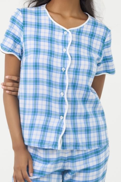  BKL041S42-BỘ KATE LỬNG HỌA TIẾT CARO TRẮNG VÀ XANH VỚI THIẾT KẾ LƯỢN SÓNG TẠO CẢM GIÁC TRẺ TRUNG VÀ THOẢI MÁI. 