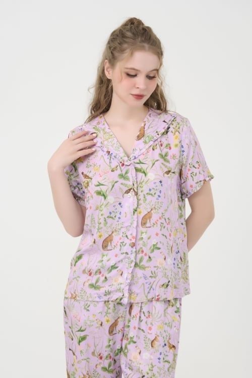  BKL044W31-BỘ TOLE LỬNG VỚI HOẠ TIẾT HOA LÁ MÀU TÍM VỚI THIẾT KẾ BÈO NHÚN DUYÊN DÁNG, CHẤT VẢI MỀM MẠI THOÁNG MÁT GIÚP NGƯỜI MẶC THOẢI MÁI SUỐT CẢ NGÀY. 