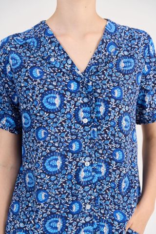  BKL046W32-BỘ TOLE LỬNG VỚI THIẾT KẾ BÈO NHÚN LÁ CỔ DUYÊN DÁNG, CHẤT VẢI MỀM MẠI THOÁNG MÁT GIÚP NGƯỜI MẶC THOẢI MÁI SUỐT CẢ NGÀY. 