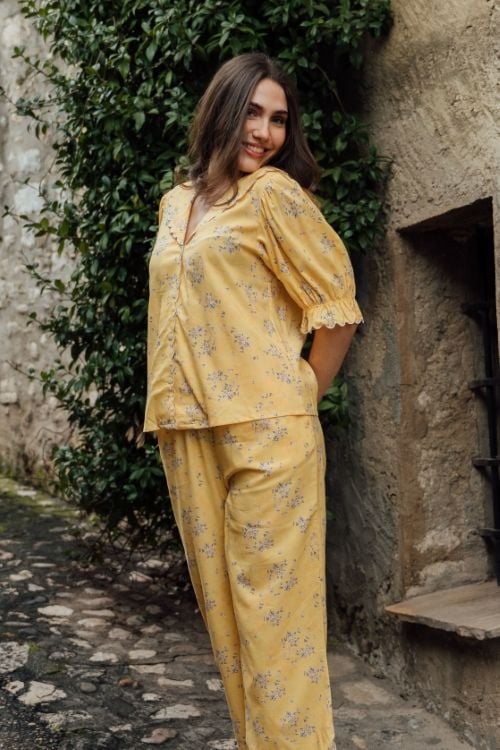  BKL060S51-BỘ LỬNG KATE VỚI THIẾT KẾ CỔ SAM ĐIỂM NHẤN THÊU  NỔI BẬT MANG ĐẾN SỰ SANG TRỌNG VÀ THOẢI MÁI KHI MẶC 