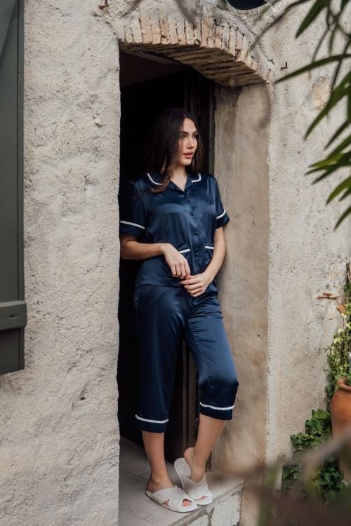  BLS010S51-BỘ LỬNG SATIN VỚI THIẾT KẾ CỔ LÁ SEN ĐIỂM NHẤN BÈO PHỐI NỔI BẬT MANG LẠI SỰ TRẺ TRUNG  VÀ THOẢI MÁI KHI MẶC 