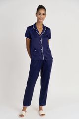 BSD012W42-BỘ DÀI  SATIN CỔ PIJAMA VỚI CHẤT LIỆU MỀM MỊN, MÁT MẺ MANG LẠI CẢM GIÁC THOẢI MÁI VÀ SANG TRỌNG KHI MẶC.