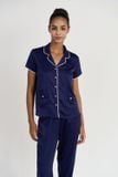  BSD012W42-BỘ DÀI  SATIN CỔ PIJAMA VỚI CHẤT LIỆU MỀM MỊN, MÁT MẺ MANG LẠI CẢM GIÁC THOẢI MÁI VÀ SANG TRỌNG KHI MẶC. 