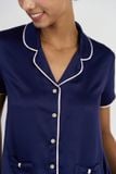  BSD012W42-BỘ DÀI  SATIN CỔ PIJAMA VỚI CHẤT LIỆU MỀM MỊN, MÁT MẺ MANG LẠI CẢM GIÁC THOẢI MÁI VÀ SANG TRỌNG KHI MẶC. 
