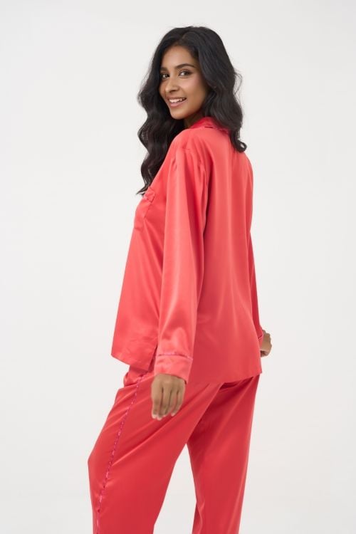  BSD070W42-BỘ SATIN DÀI CAO CẤP CỔ PIJAMA VỚI MÀU SẮC ĐỎ MANG NÉT SANG TRỌNG VÀ NỔI BẬT CHO MÙA TẾT. 