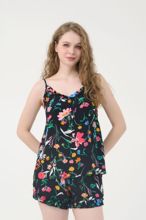  BSK019S01-BỘ SHORT TOLE 2 DÂY TRÊN NỀN VẢI ĐEN KẾT HỢP VỚI HOẠ TIẾT HOA ĐỎ NỔI BẬT, TẠO ĐIỂM NHẤN NGỌT NGÀO VÀ TƯƠI TẮN. 