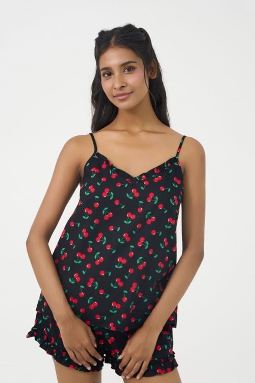  BSK019S02-BỘ SHORT KATE 2 DÂY TRÊN NỀN VẢI ĐEN KẾT HỢP VỚI HOẠ TIẾT CHERRY ĐỎ NỔI BẬT, TẠO ĐIỂM NHẤN NGỌT NGÀO VÀ TƯƠI TẮN. 