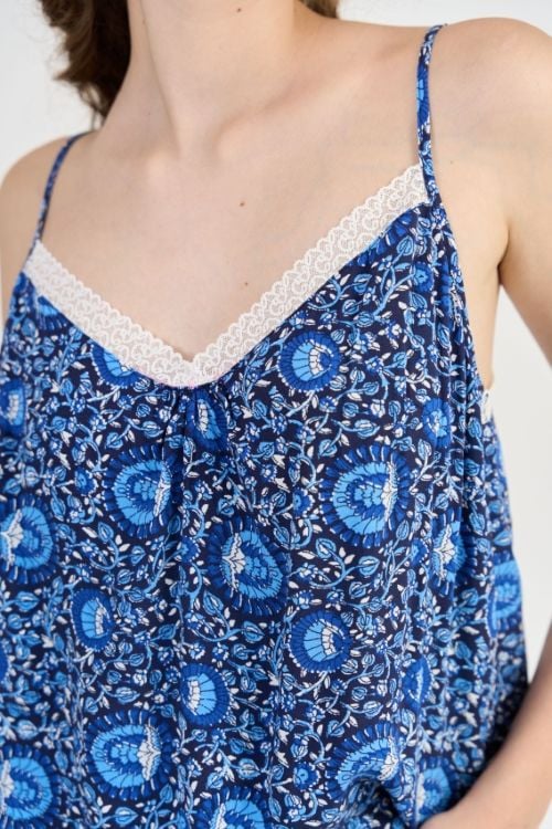  BSK043S32-BỘ TOLE SHORT VỚI THIẾT KẾ 2 DÂY QUYẾN RŨ, ĐIỂM NHẬN REN NỔI BẬT MANG LẠI CẢM GIÁC MỀM MẠI VÀ THOÁNG MÁT. 