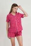  BSK053W34-BỘ SHORT KATE THIẾT KẾ CỔ LÁ SEN ĐỘC ĐÁO VỚI HỌA TIẾT CARO HỒNG TẠO CẢM GIÁC THOẢI MÁI VÀ TRẺ TRUNG. 