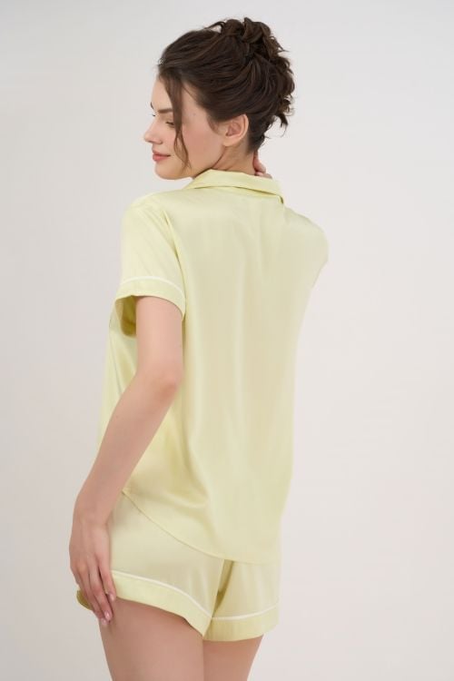  BSS010S52-BỘ SHORT SATIN VỚI THIẾT KẾ CỔ PIJAMA MANG PHONG CÁCH NHẸ NHÀNG VÀ THOẢI MÁI KHI MẶC 
