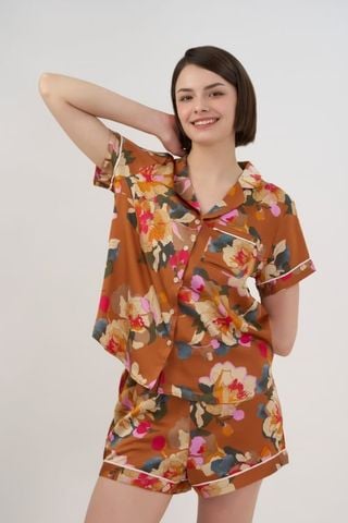  BSS018S45-BỘ SHORT SATIN CỔ PIJAMA VỚI CHẤT LIỆU MỀM MỊN, MÁT MẺ MANG LẠI CẢM GIÁC THOẢI MÁI VÀ SANG TRỌNG KHI MẶC. 