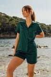  BSS040W41-BỘ SHORT SATIN CAO CẤP NỀN XANH CHẤM BI ĐEN, CỔ PIJAMA THOẢI MÁI VÀ THỜI THƯỢNG. 