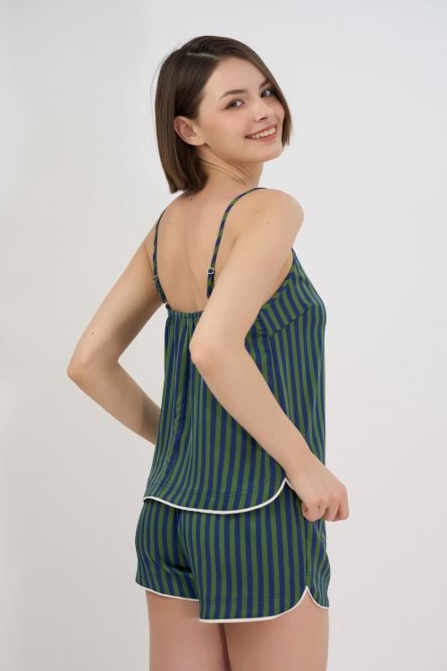  BSS051S22-BỘ SATIN SHORT VỚI THIẾT KẾ 2 DÂY QUYẾN RŨ, ĐIỂM NHẬN VIỀN NỔI BẬT MANG LẠI CẢM GIÁC MỀM MẠI VÀ THOÁNG MÁT. 
