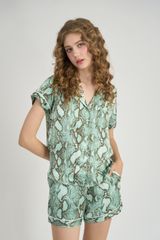 BSS070S52-BỘ SHORT SATIN CỔ PIJAMA VỚI CHẤT LIỆU MỀM MỊN, MÁT MẺ MANG LẠI CẢM GIÁC THOẢI MÁI VÀ SANG TRỌNG KHI MẶC.